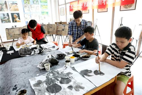 广安区：多彩暑假  书画相伴