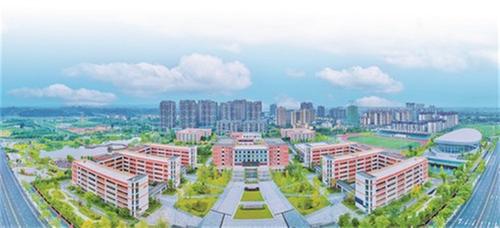 青神县：持续深化教育改革 点亮孩子们的梦想