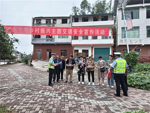 邻水县：依托梁板镇清水溪漂流运动开展交通安全宣传  助推乡村文化主题活动