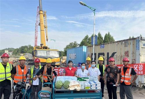 三台县鲁班镇卫生院：心系人民健康，夏日送清凉