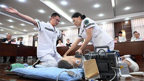 东兴区：护健康 竞技忙