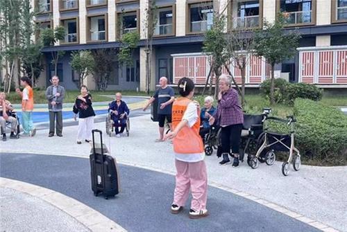 青神县：竹乡养老乐融融