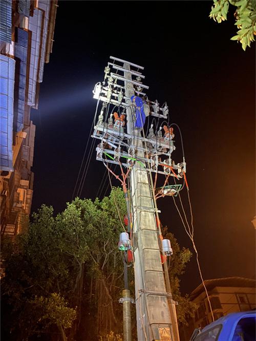 国网邻水县供电公司：“桑拿”天里的“清凉守护者”