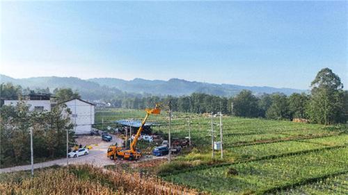 邻水县：不停电作业 确保用电无忧