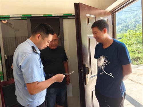 华蓥市双河派出所开展小山坝森林防火检查站专项检查行动