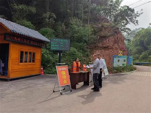 青神县：无惧高温“烤”验  织密森林“防火网”