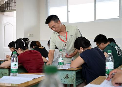东兴区：“海选”村级优秀后备人才