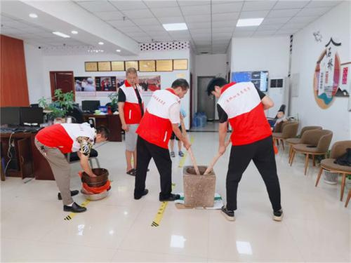 广安经开区奎阁街道开展“欢乐打糍粑，共庆中秋节”活动