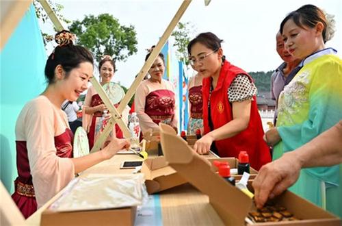 仁寿县：让群众在“烟火气”里感受中秋氛围