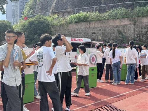 南江县2024年全国科普日暨防范邪教宣传月活动启动