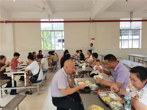 南江县坪河镇九义校举行2024年秋学期校园食堂开放日活动