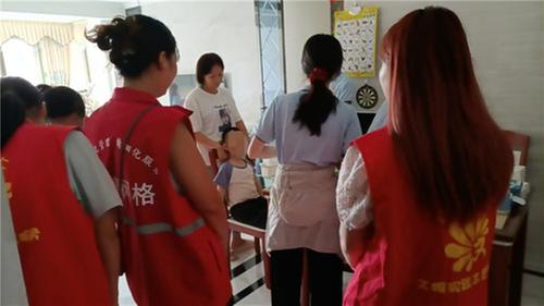 仁寿县八里社区关爱特殊儿童