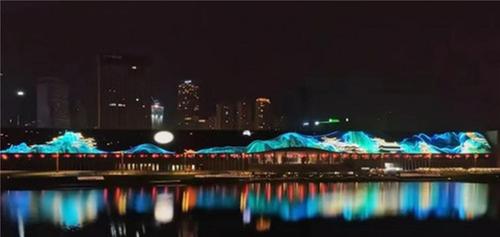 天府大屋檐引领中秋新风尚 成都市民争先打卡