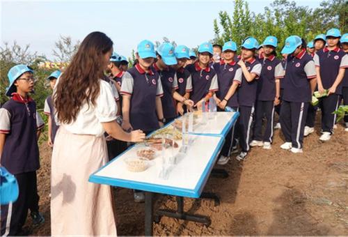 威远县举办青少年“三产”融合科普实践全国科普日活动