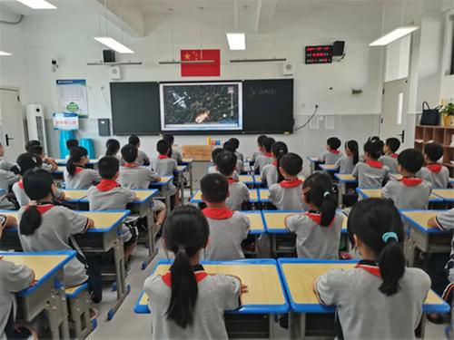 资阳市科技工作者点亮青少年科学梦想