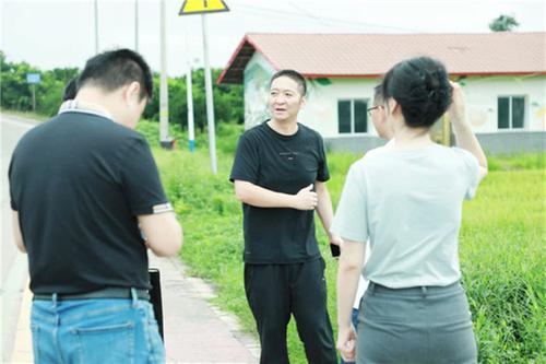 青神县：乡村振兴路上有一群劳模“领头雁”