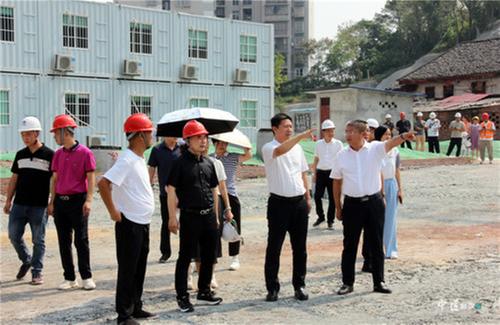 内江市市中区领导调研村（社区）反映问题、督导药品生产企业“两个责任”落实情况