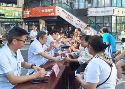 宣汉县人民医院到万源市中心医院开展托底性帮扶工作