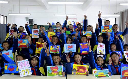 甘孜：多彩活动迎国庆