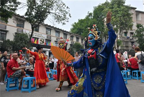 东兴区：礼赞新时代 逐梦新征程