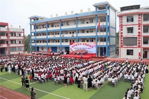 南江县长赤镇桥梁小学举行庆国庆诗歌朗诵活动