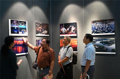 内江市：光影寄情迎国庆