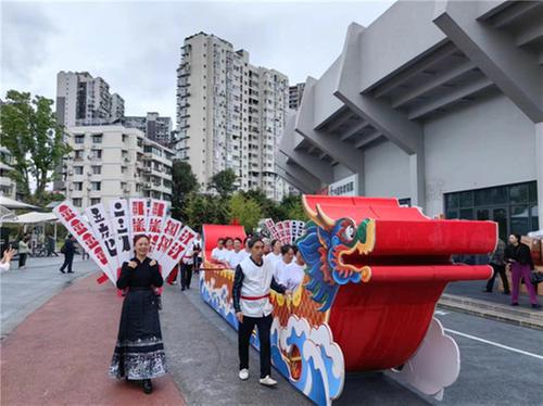 喜迎国庆 乐山市开展非遗展演活动