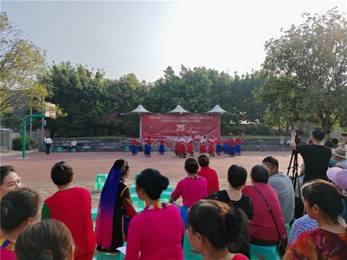 广安经开区护安镇举办庆国庆文艺演出