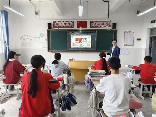 南江县正直镇凤仪九义校开展庆国庆思政教育主题活动