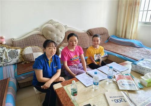 巴州区鼎山镇中心小学开展家访活动