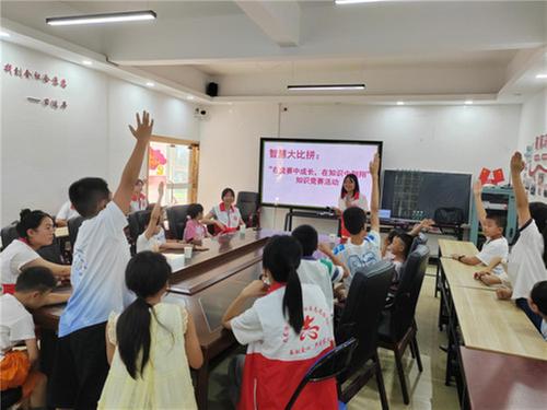 岳池县九龙街道开展暑期回乡大学生志愿服务活动