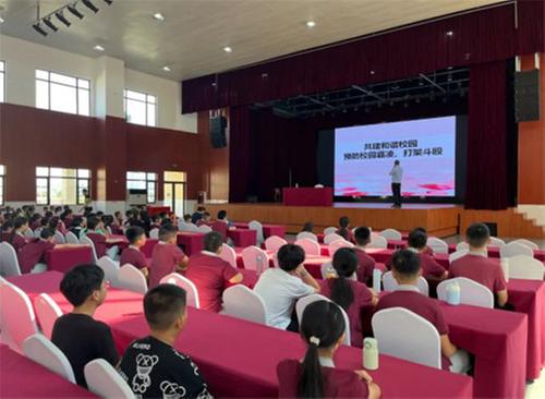 眉山天府公安：站好“护学岗”撑起“安全伞”