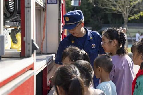 青神县：筑牢校园“防火墙” 共创安全新学期