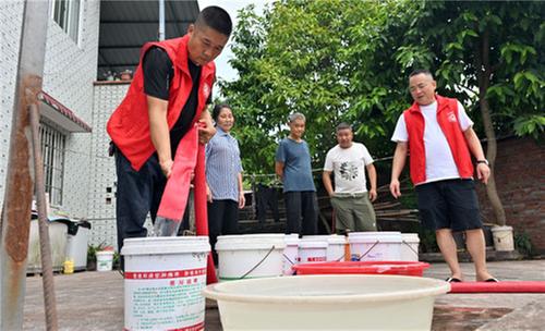 东兴区：上门送“甘泉”