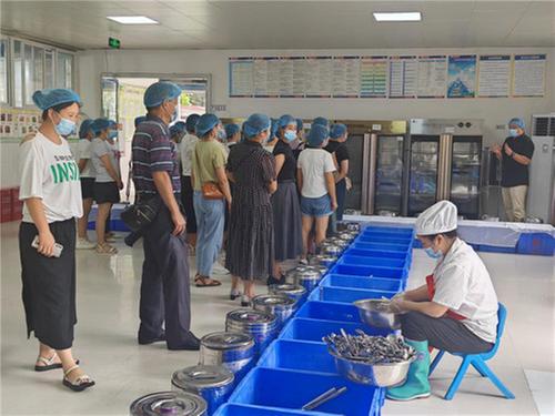 南江县朝阳小学开展学生食堂“家长开放日”活动
