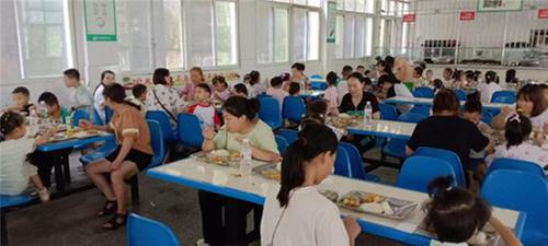 南江县公山镇小学开展“食堂开放日”活动