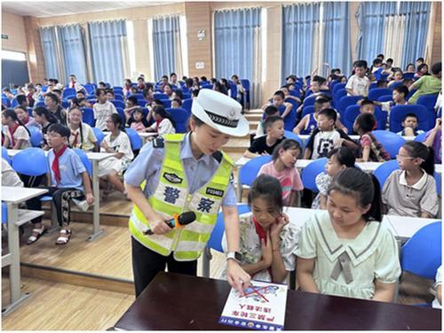 复兴镇：秋季学期第一课 交通安全进校园 