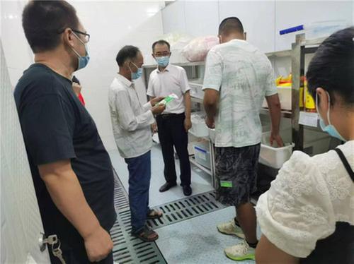 南江县正直镇凤仪九义校开展食堂“家长开放日”活动