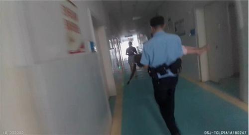 华蓥市：六岁小女孩突发癫痫 警车一路疾驰护送