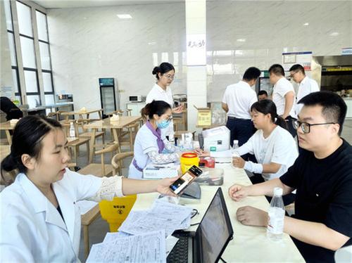 热血献国庆 爱心暖人间