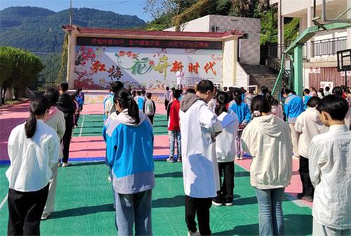 南江县关门九义校开展卫健知识进校园活动