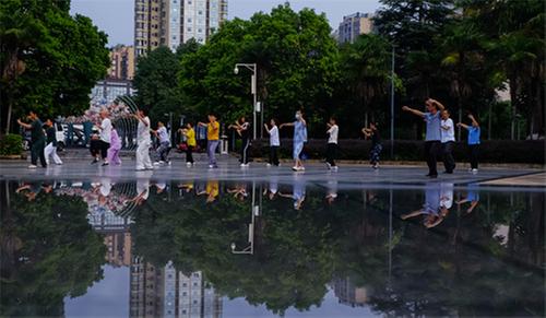 洪雅县：守护“绿肺”之美 诠释公园城市“绿价值”