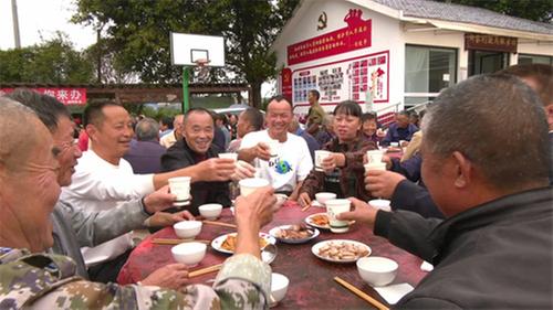 青神县：载歌载舞迎重阳