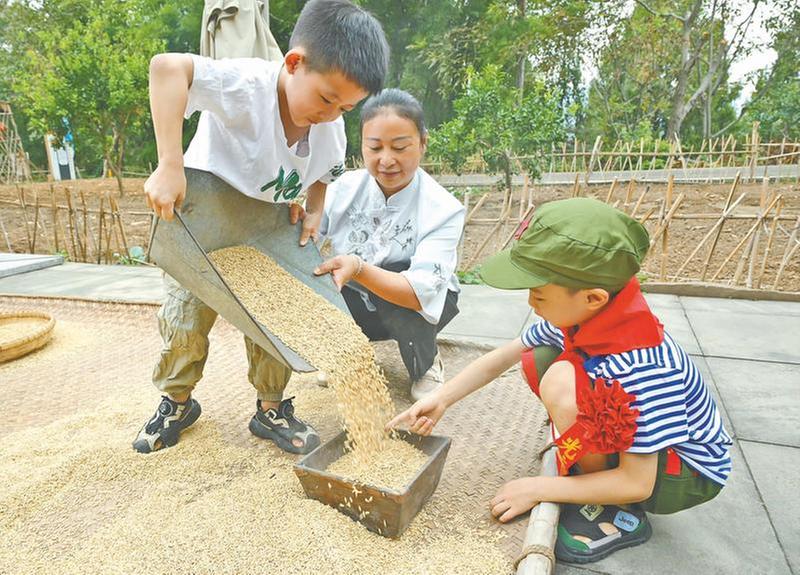 “亲子游”体验乡村生活