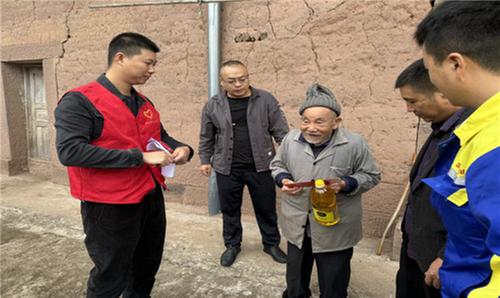 九龙镇开展“传递敬老情，温情暖人心”重阳节慰问活动