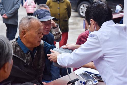 洪雅县：以扎实行动托起幸福“夕阳红”
