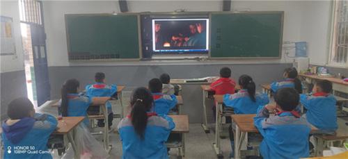 八庙镇小学举行少先队建队75周年庆祝活动