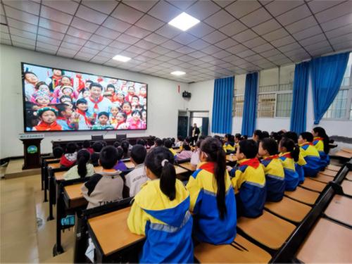 南江县公山镇小学开展庆祝中国少年先锋队建队75周年活动