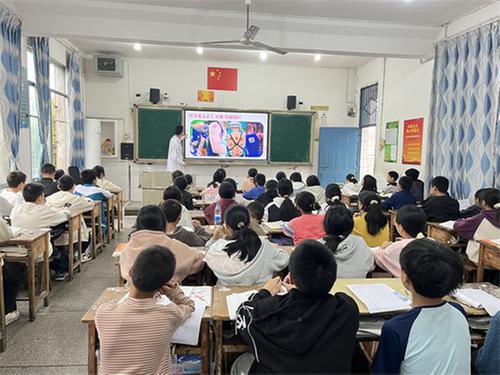 大竹县：医校联合开展中医药文化进校园活动