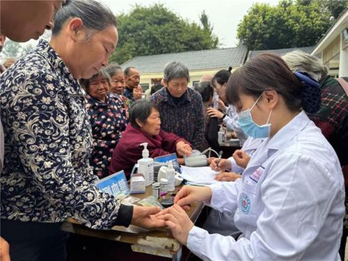 青神县：义诊下乡送关怀  呵护健康暖人心